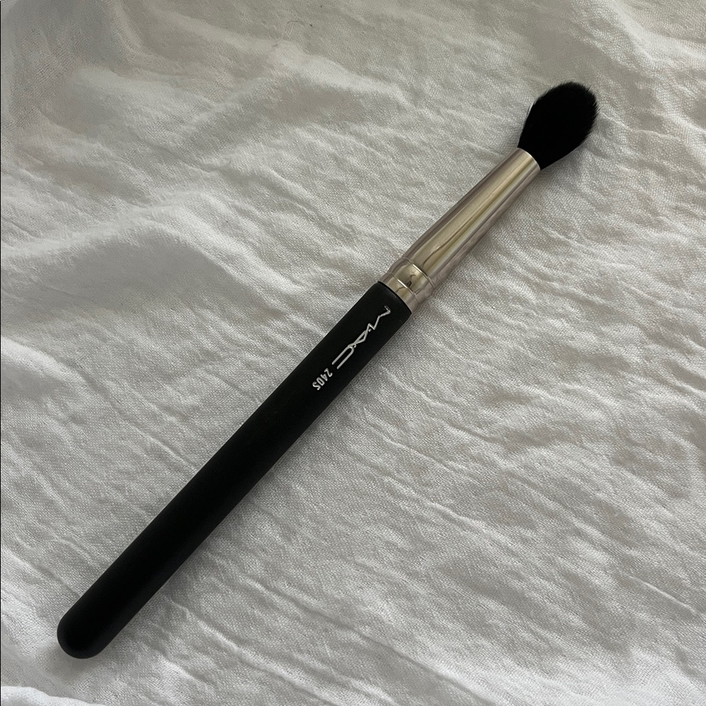 MAC 224S Blending Brush